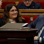 El presidente de la Generalitat, Pere Aragonès y la consellera de la Presidencia, Laura Vilagrà durante la sesión de control en el Parlament