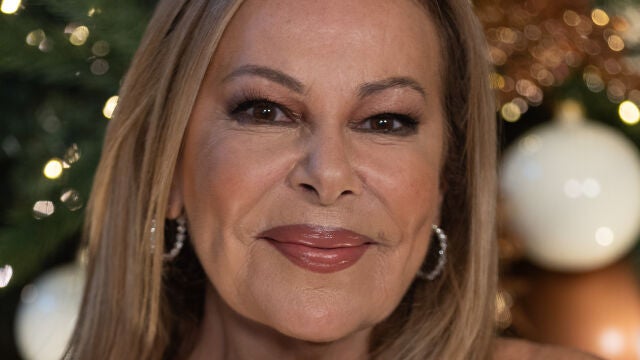 La actriz Ana Obregón posa durante la presentación de la programación navideña de RTVE, en el Teatro Real, a 15 de diciembre de 2022, en Madrid (España).