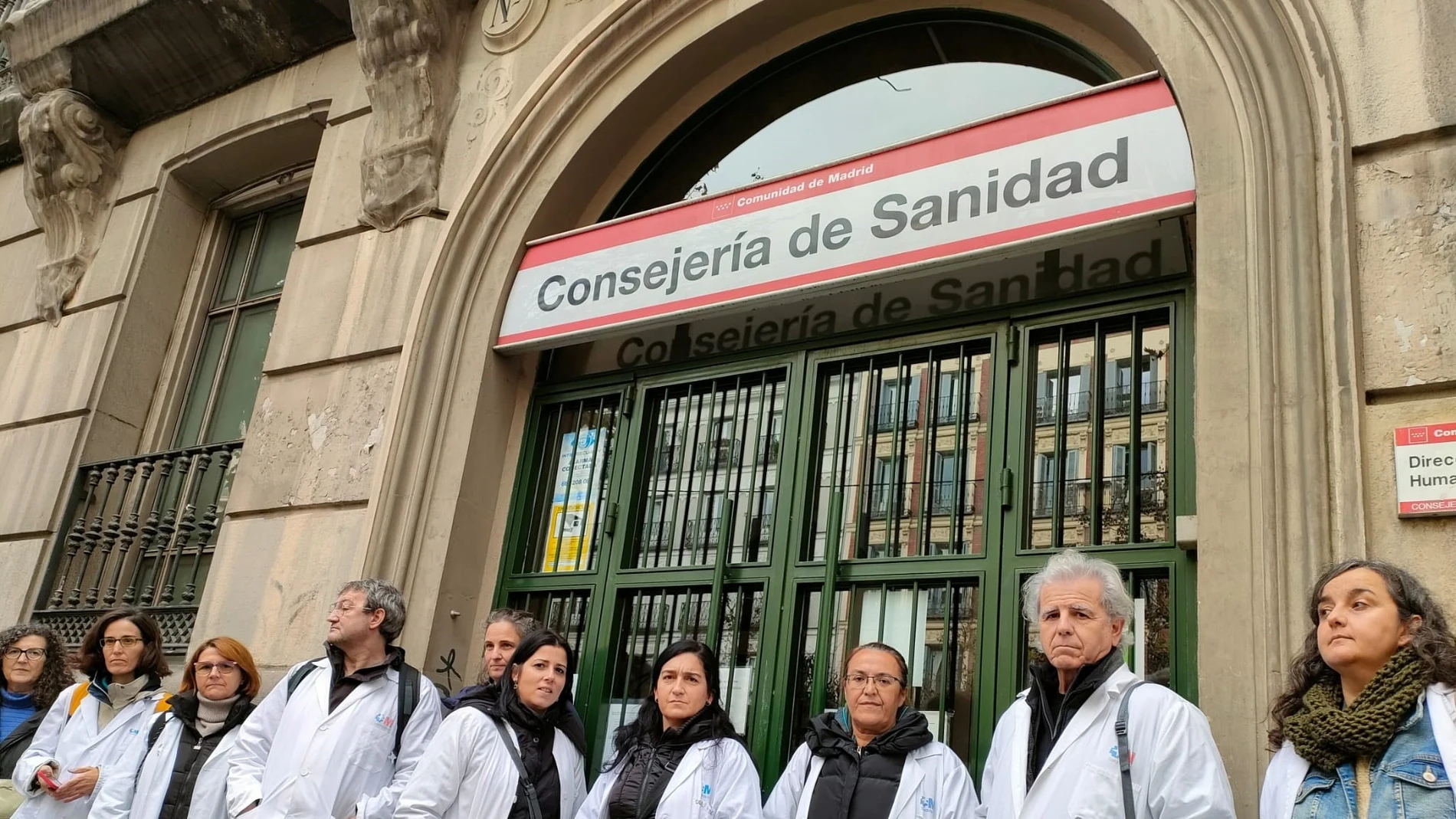 Médicos a las puertas de la Consejería de Sanidad de Madrid