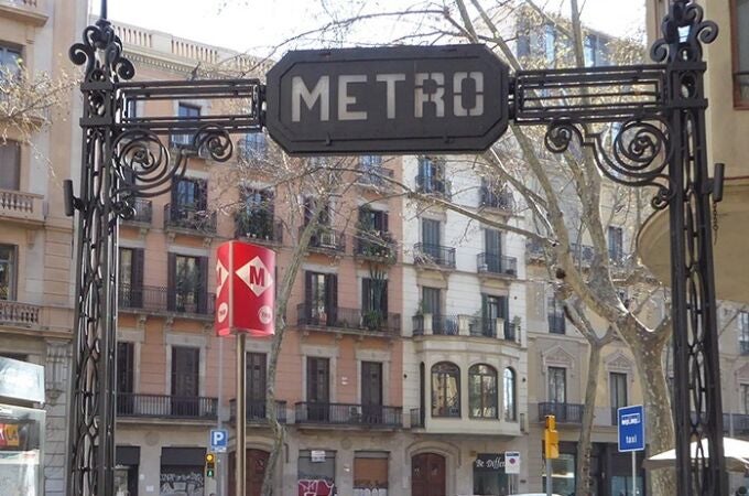 Acceso al metro de Urquinaona en Barcelona