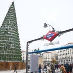 Árbol de Navidad instalado en la remodelada y peatonalizada Puerta del Sol