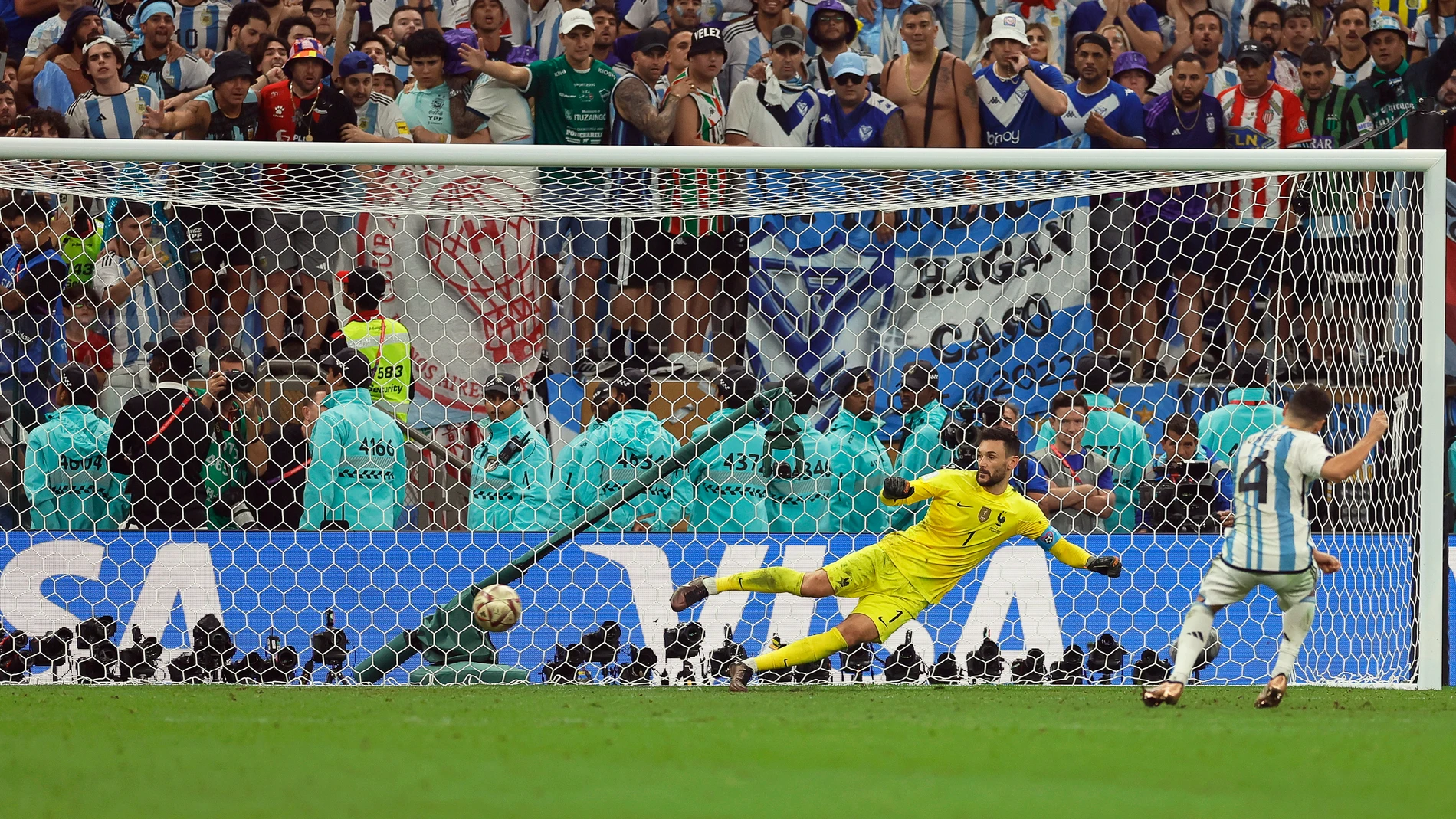 Gonzalo Montiel marca el penalti decisivo en la tanda de la final
