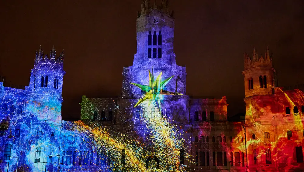 Escenas del espectáculo visual realizado mediante videomapping proyectadas en la fachada del Ayuntamiento de Madrid, Palacio de Cibeles