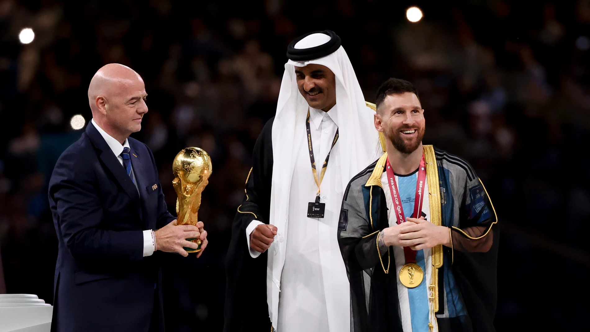 Qué es la capa que pusieron a Messi tras ganar el Mundial y cuándo se usa?