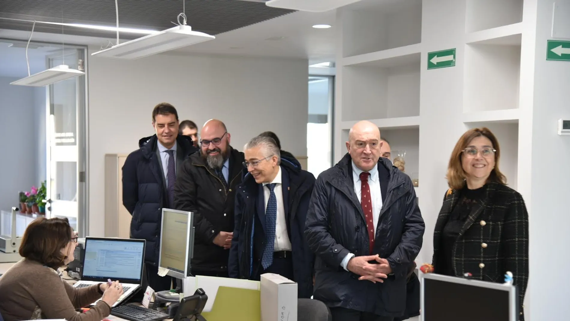 El consejero de la Presidencia, Jesús Julio Carnero, realiza una visita de trabajo al Ayuntamiento de Aranda de Duero (Burgos)