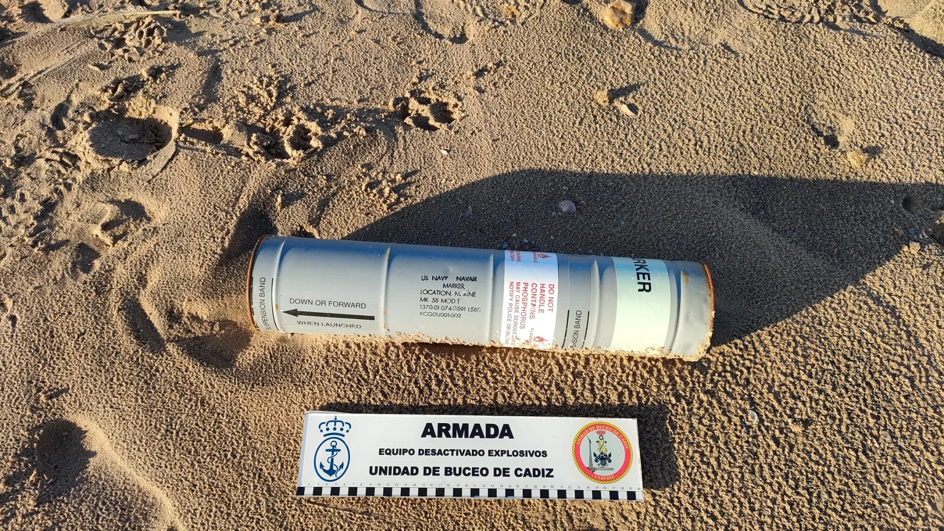 Uno de los artefactos explosivos localizados en la playa de Camposoto de San Fernando (Cádiz) ARMADA ESPAÑOLA