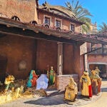 Vista del pesebre navideño que decorará durante estas fiestas la céntrica plaza de España de Roma, en Italia