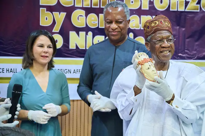 Europa comienza la descolonización de sus museos devolviendo valiosas piezas a Nigeria 
