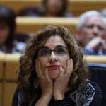 La ministra de Hacienda, María Jesús Montero, durante el pleno del Senado