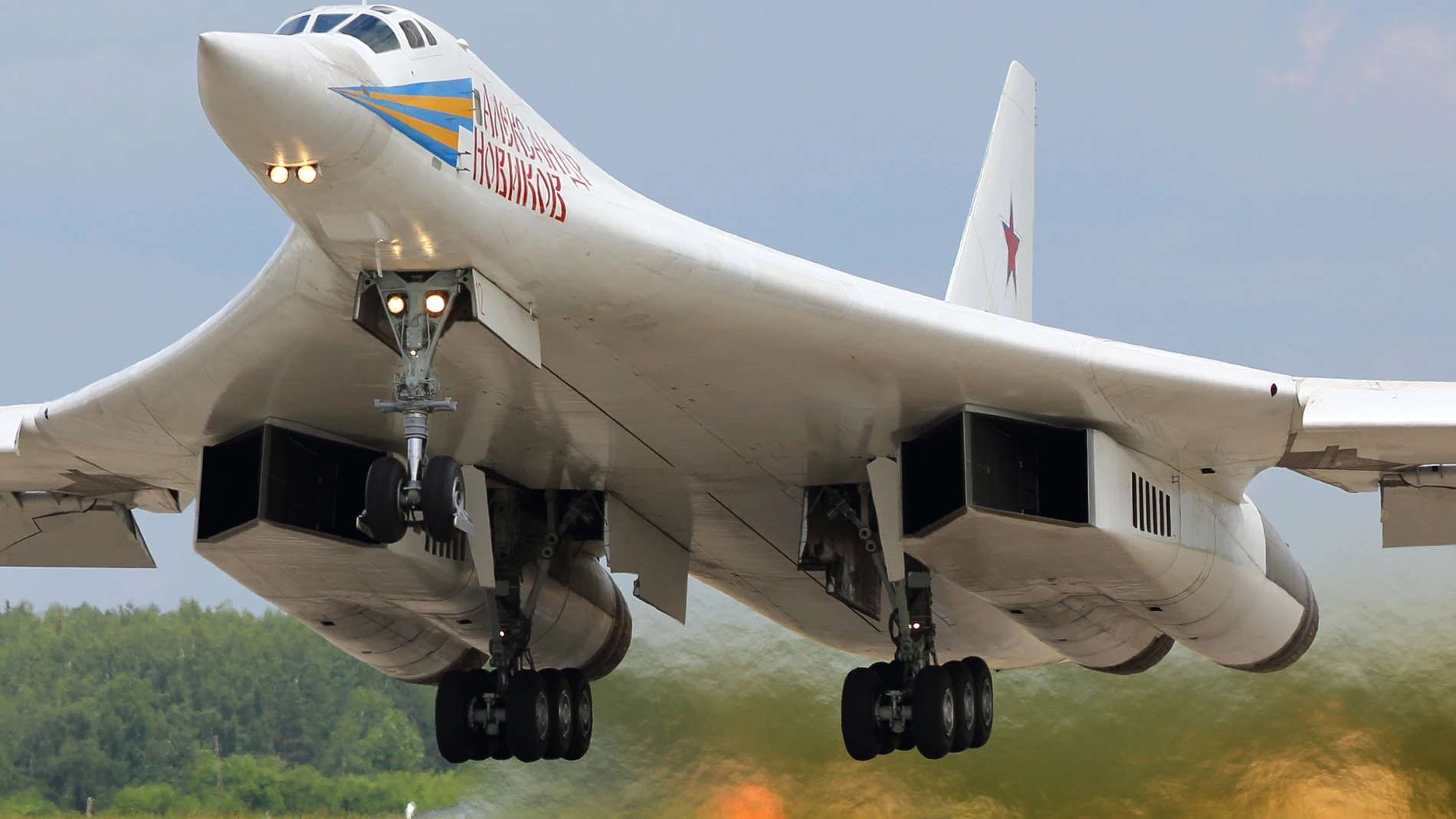 Imagen de archivo del avión de combate Tupolev Tu-160M, también conocido como “Cisne blanco”
