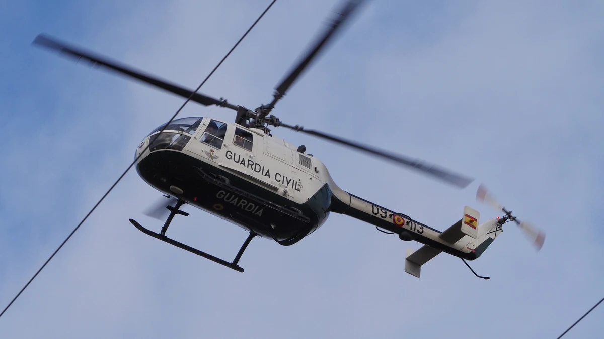 La Guardia Civil rescata en helicóptero a dos participantes en la 