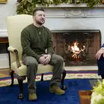 El presidente Joe Biden se reúne con su homólogo ucraniano Volodimir Zelenski en la Oficina Oval de la Casa Blanca