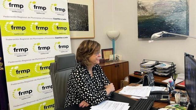 La presidenta de la FRMPCyL, Ángeles Armisén, preside el Consejo