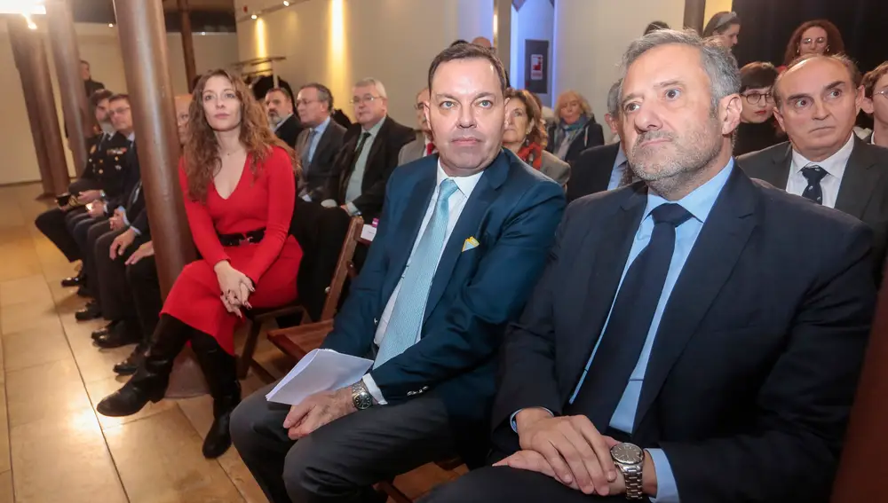 El presidente de las Cortes de Castilla y León, Carlos Pollán, y la delegada territorial Ester Muñoz asiste a la clausura de los actos del 130 aniversario de la construcción de la Casa Botines Gaudí