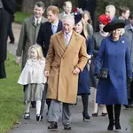 La Familia Real británica saliendo del servicio religioso de Navidad en Sandringham, en el año 2016, cuando todavía estaba el príncipe Harry