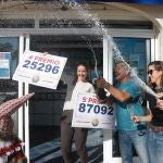 Una administración de Torremolinos (Málaga) da un cuarto y quinto premio en la Lotería de Navidad: "Ha sido súper emocionante". ÁLEX ZEA