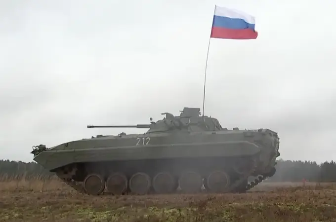 Moscú despliega en Bielorrusia su unidad de élite de tanques, encargada de la defensa de Moscú, para una ofensiva contra Kyiv