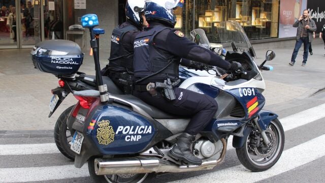 Detenidos dos clientes de un bar que agredieron a la dueña cuando defendió a su hijo por un ataque