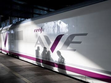 Quince años del AVE a Barcelona: el tren vuela pero el Puente Aéreo se resiste a morir