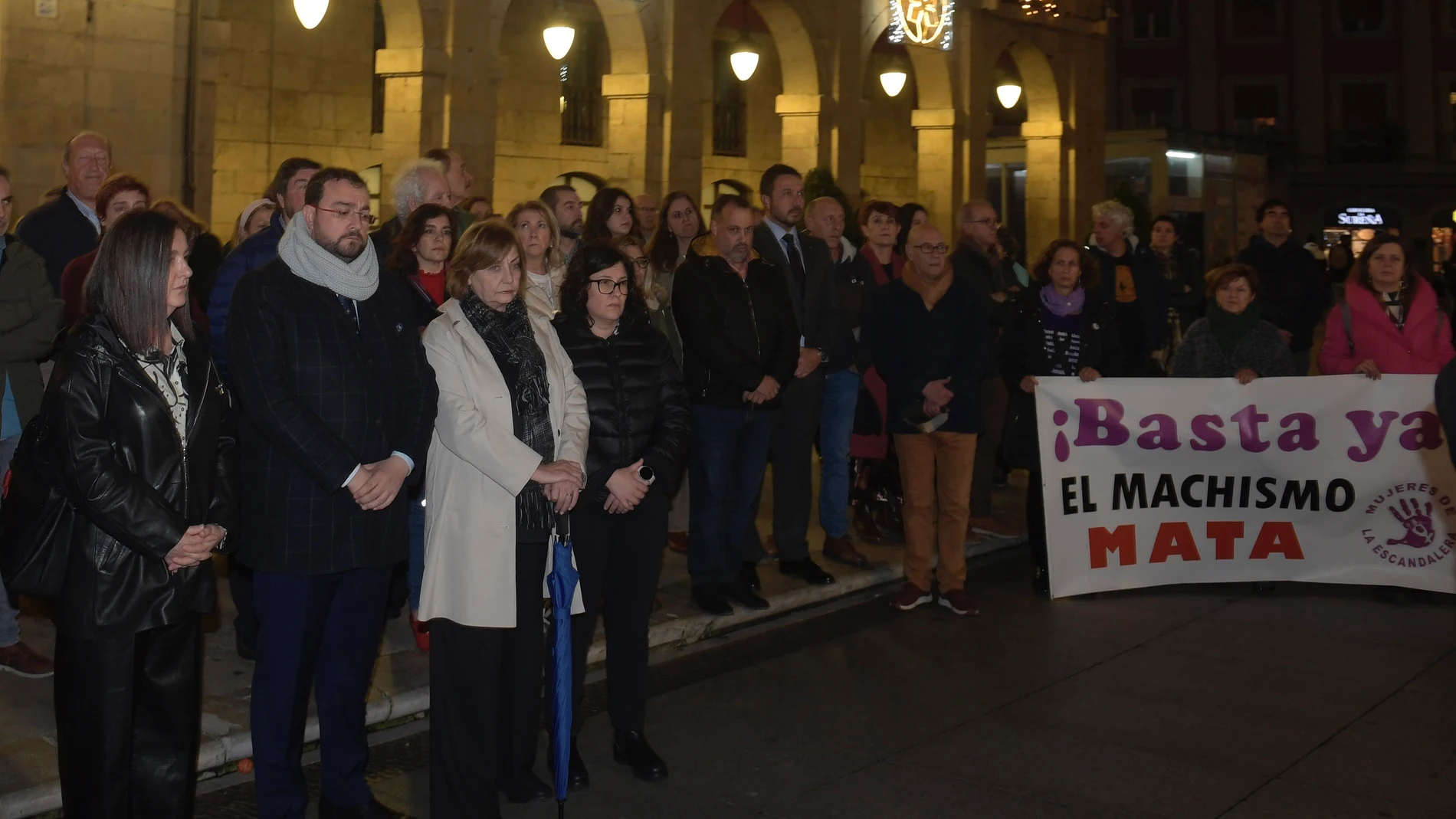 Concentracion por el asesinato de Soraya Suarez en Aviles