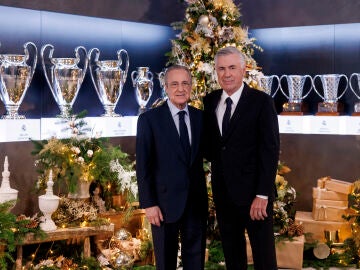 Florentino Pérez, presidente del Real Madrid, acompañado del entrenador Carlo Ancelotti