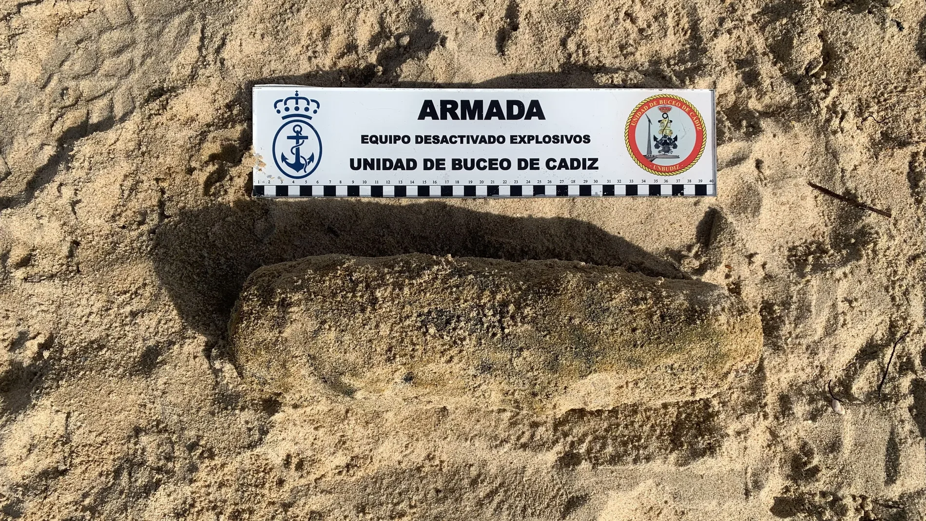 Proyectil encontrado en la playa de Sancti Petri, en Chiclana (Cádiz). ARMADA ESPAÑOLA