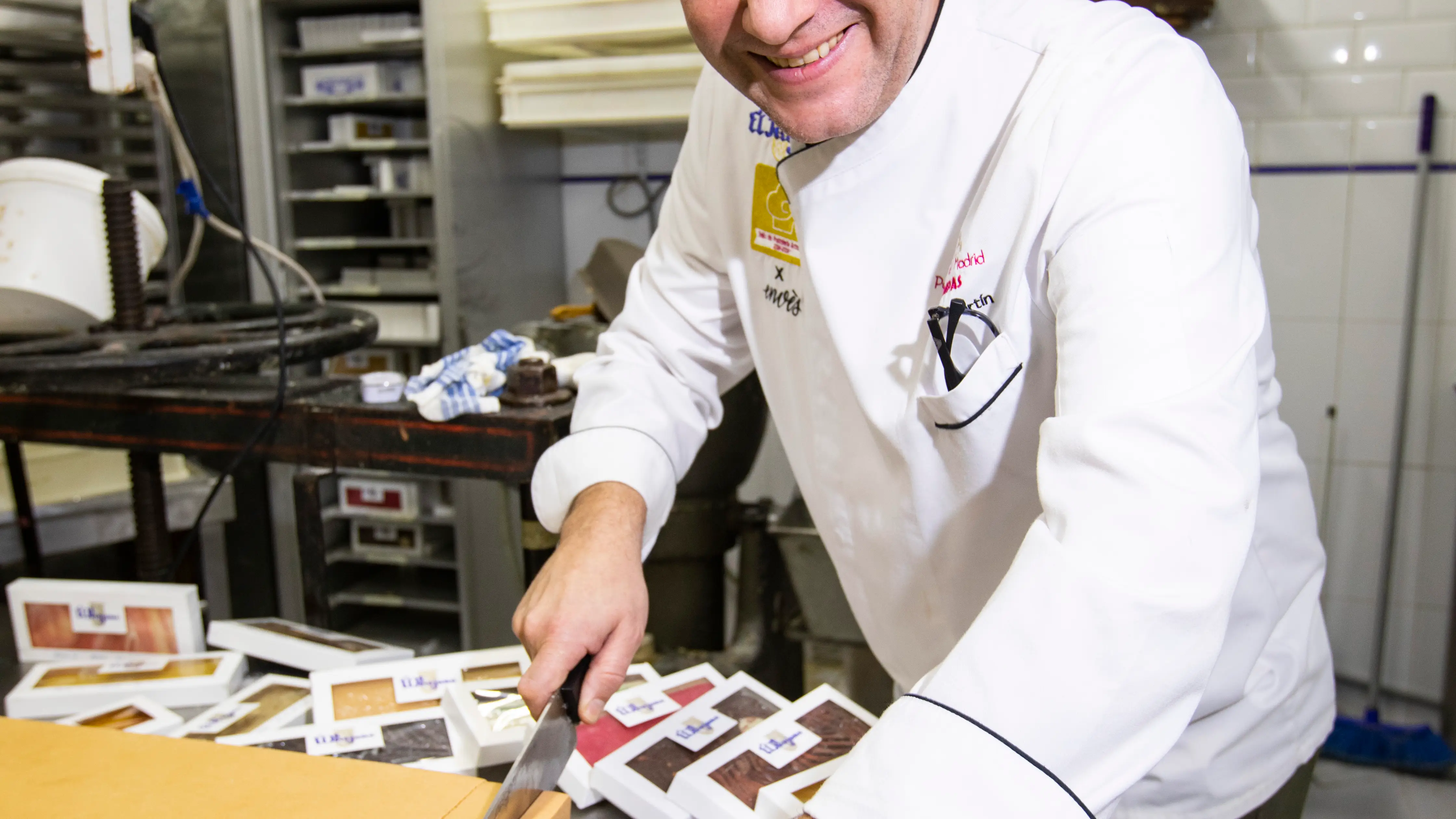 El maestro pastelero de El Riojano donde elaboran hasta 21 variedades de turrones