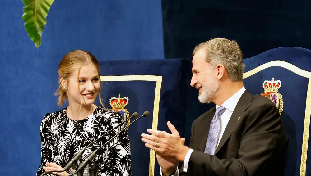 Felipe VI con la princesa Leonor durante los Premios Princesa de Asturias