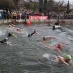 Chapuzón Solidario en el Canal de Castilla en Palencia