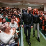 Los astronautas Pablo Álvarez Fernández y Sara García Alonso, recientemente seleccionados por la Agencia Espacial Europea para formar parte de su equipo, participan en un coloquio en el Salón de Actos de la Escuela de Ingenierías Industrial, Informática y Aeroespacial de la ULE
