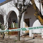 Vivienda en Matamala de Almazán acordonada por la Guardia Civil en cuyo interior ha fallecido una mujer