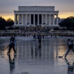 La zona del Lincoln Memorial, convertida en una improvisada pista de hielo