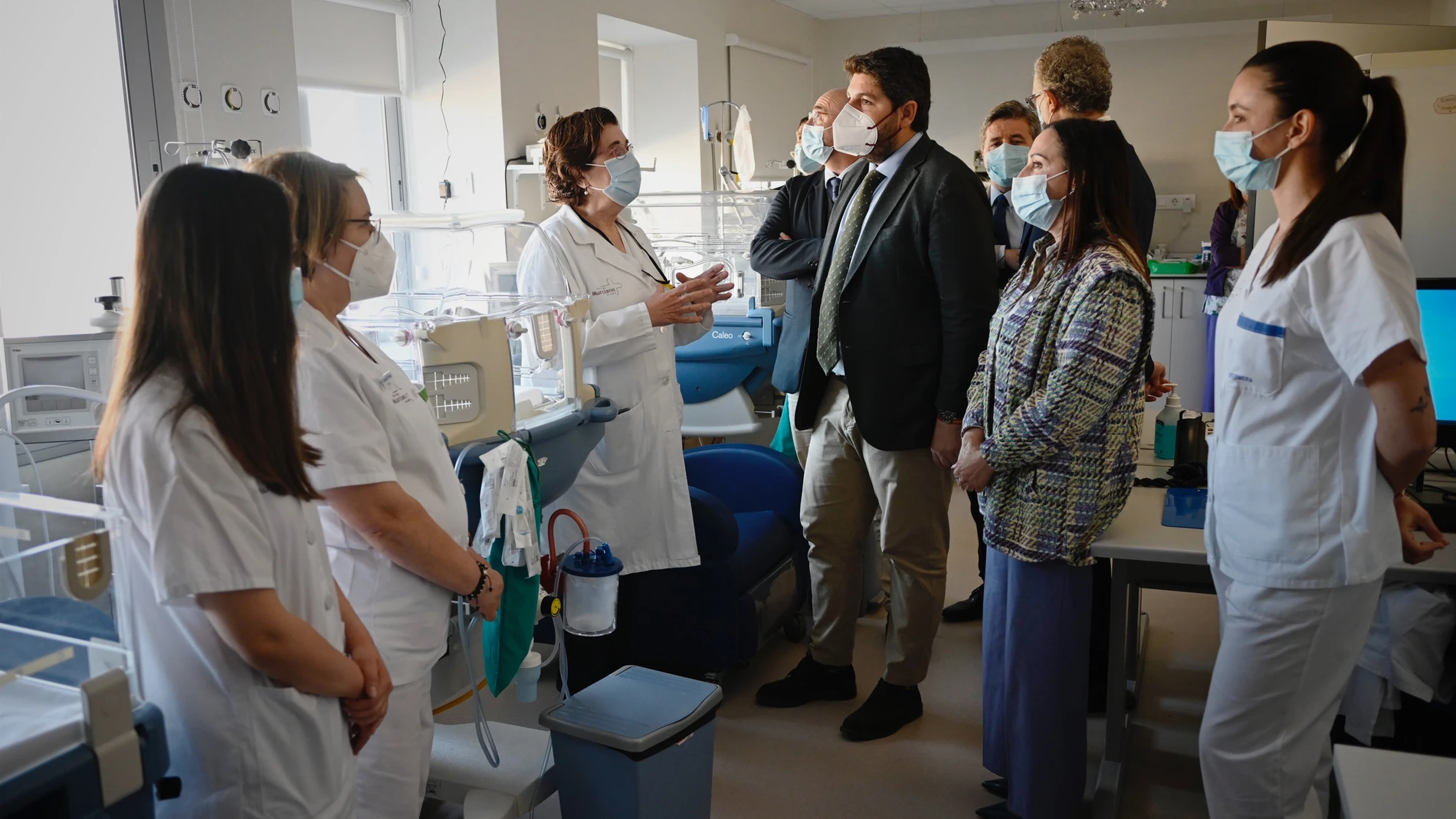 El presidente del Gobierno regional, Fernando López Miras, visita la planta del Hospital Virgen del Castillo de Yecla destinada a los servicios de Maternidad y Pediatría