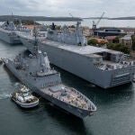 Los buques de guerra australianos Brisbane, Canberra y Adelaide, diseñados y construidos por Navantia, en la base naval de Sidney.