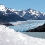 Vista del glaciar Grey, cola de los Campos de Hielo Sur, la tercera reserva mundial de agua dulce del mundo, en el Parque Nacional Torres del Paine (Chile)