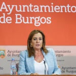 La presidenta de la Gerencia Municipal de Cultura, Rosario Pérez Pardo presenta la solicitud a la Junta de Castilla y León para la declaración de la Fiesta de la Cecina de San Pedro de la Fuente como Fiesta de Interés Turístico Regional