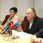 Los concejales del Grupo Municipal de UPL en el Ayuntamiento de León, Eduardo López Sendino, Teresa Fernández y Enrique Valdeón, comparecen para hablar del aniversario de la moción por la autonomía de la Región Leonesa.