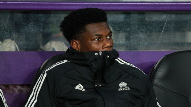 Aurelien Tchouameni, en el banquillo en un partido del Real Madrid