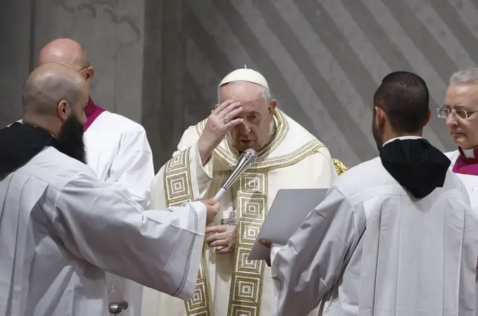 Primeras palabras de Francisco tras la muerte de Ratzinger: “Solo Dios conoce sus sacrificios por la Iglesia”