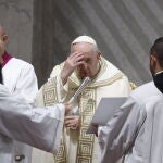 El Papa preside el Te Deum tras la muerte de su antecesor