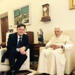 Foto cedida por el periodista, escritor y biógrafo del Papa Benedicto XVI, Peter Seewald, durante uno de sus encuentrosFOTO CEDIDA POR PETER SEEWALD29/12/2022