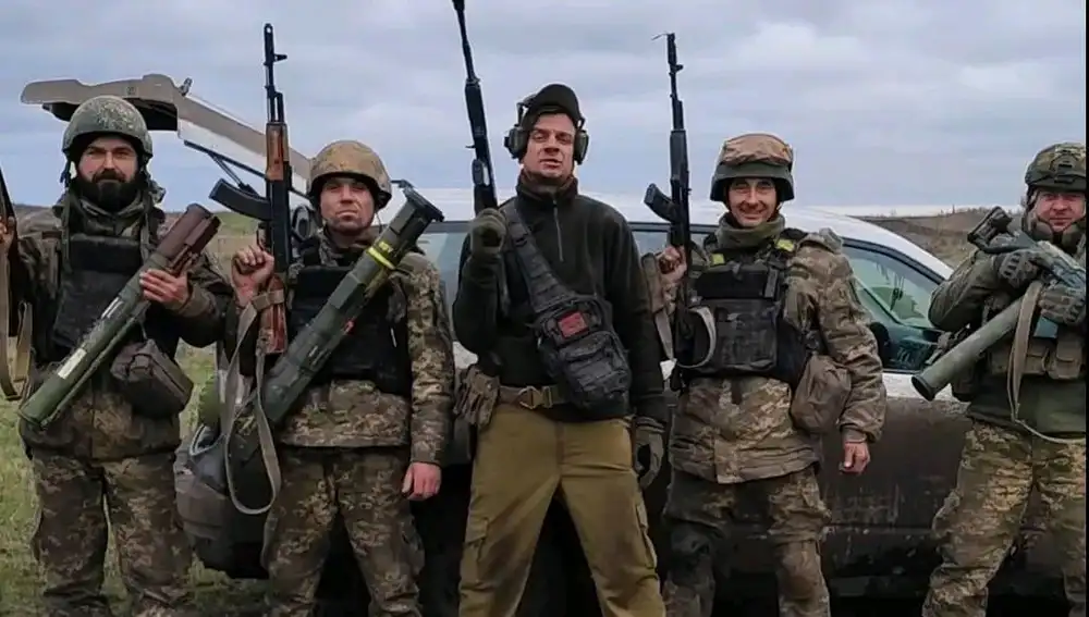 Anatoliy y sus compañeros de unidad en el este de Ucrania
