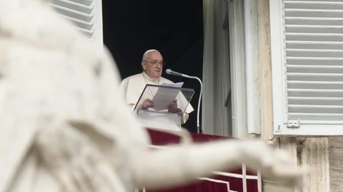 El Papa Francisco, durante el rezo del Ángelus
