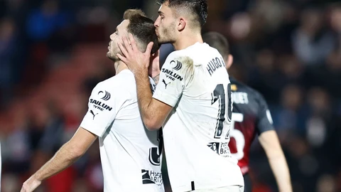 Toni Lato con el Valencia. EFE/Biel Aliño