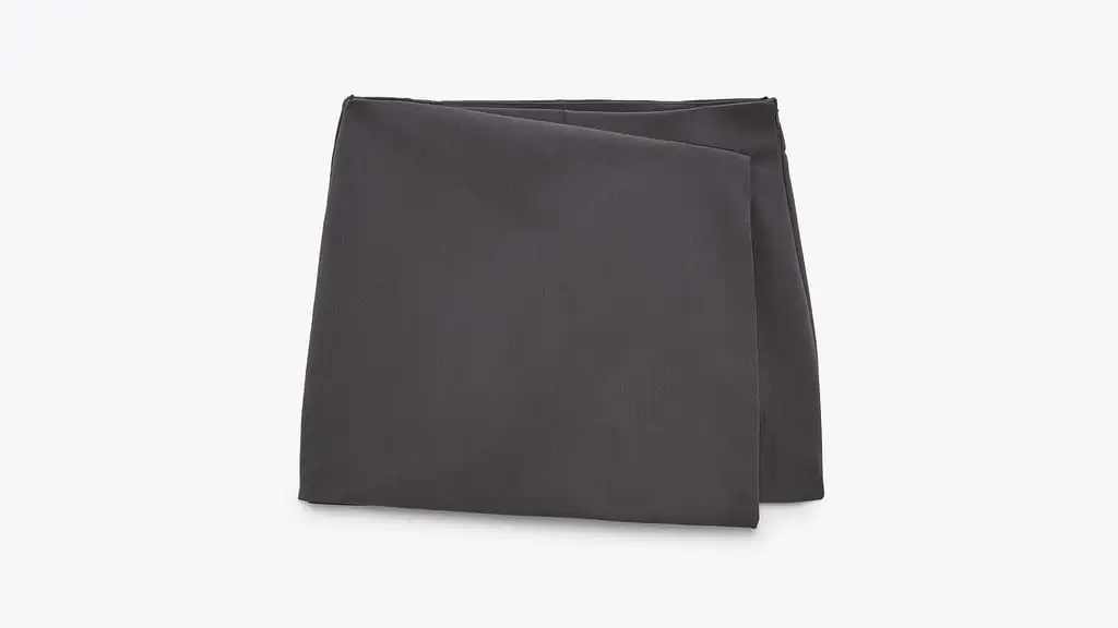 Falda pantalón asimétrica, de Zara