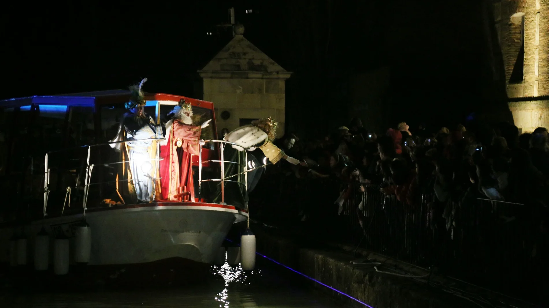 Llegada de los Reyes Magos a la dársena del Canal de Castilla en Rioseco
