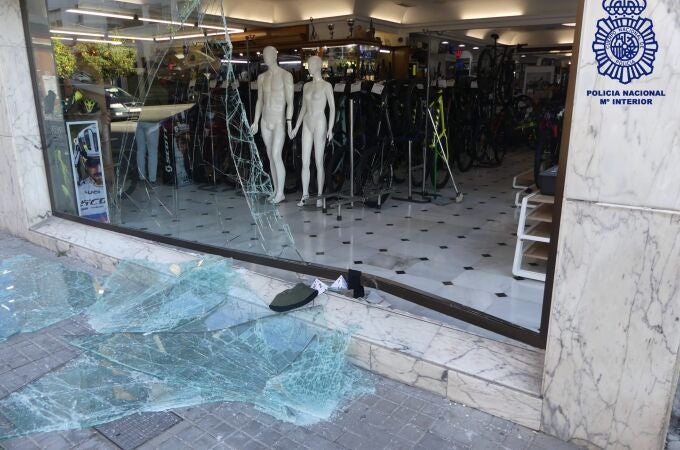 Imagen de la tienda afectada por el robo en Huelva capital