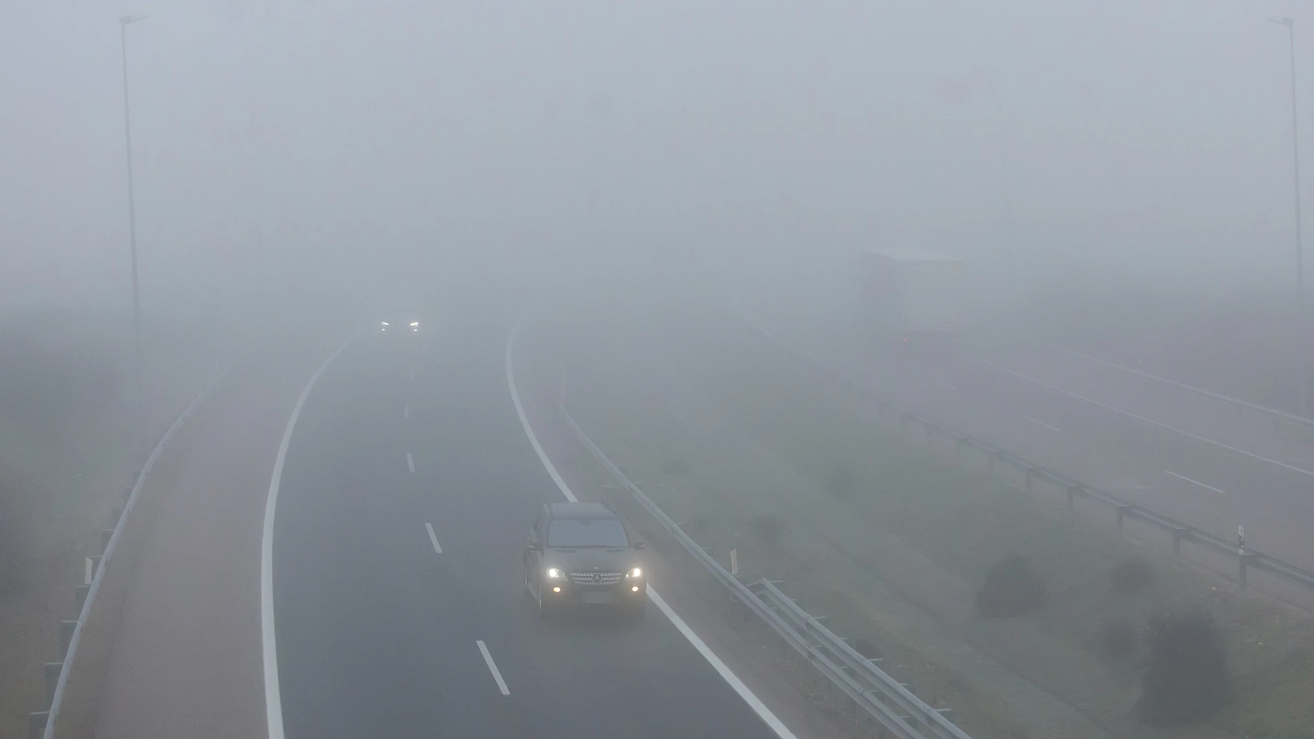 Ciudad Rodrigo (Salamanca) amanece con una espesa niebla