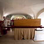 Benedicto XVI fue enterrado ayer en El Vaticano