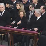 La Reina Sofía durante el funeral de Papa Benedicto XVI